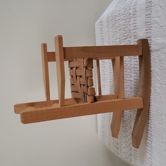 Vintage handmade wooden doll rocking chair, handcrafted in pigeon forge - Picture 2 of 6